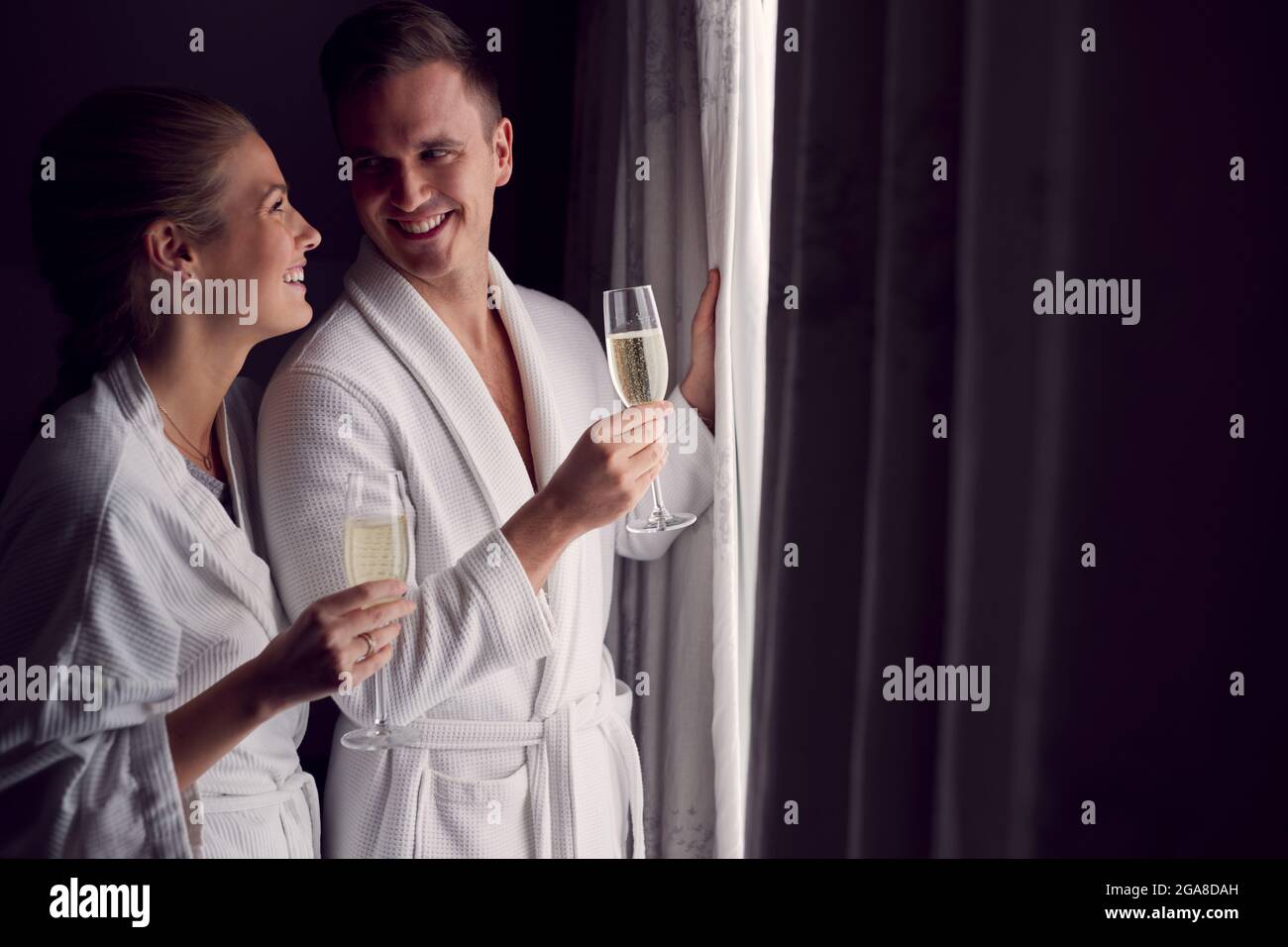 Bath Ropes Open Open curtains hi-res stock photography and images - Alamy