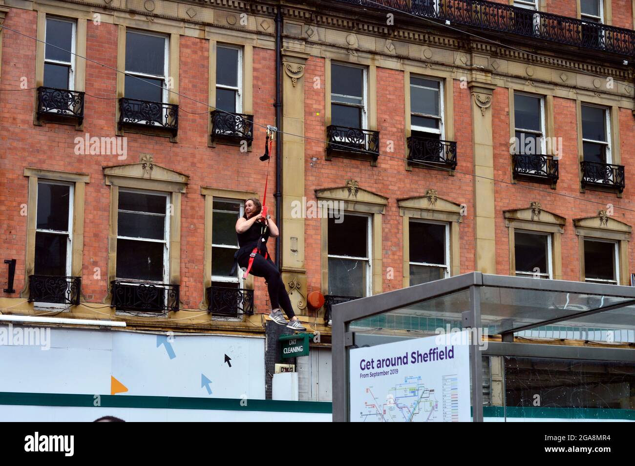 SHEFFIELD. SOUTH YORKSHIRE. ENGLAND. 07-10-21. Pinstone Street, a death slide in place in the city centre. A rider going down. Stock Photo