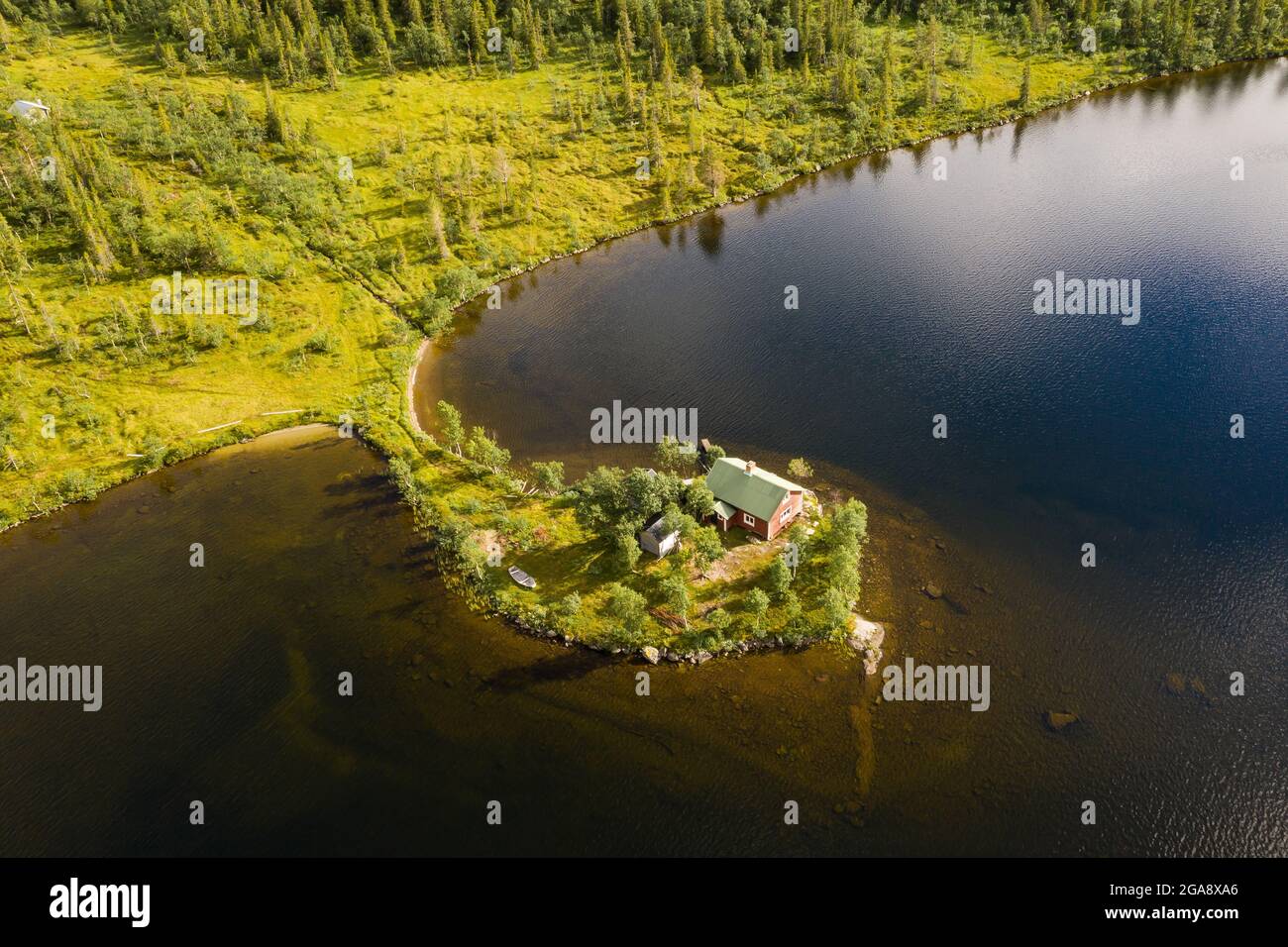A house by lake Viksjon in the Ljungdal mountains (Swedish: Ljungdalsfjällen).  Photo: Helikopterfoto / TT / code 11488 Stock Photo