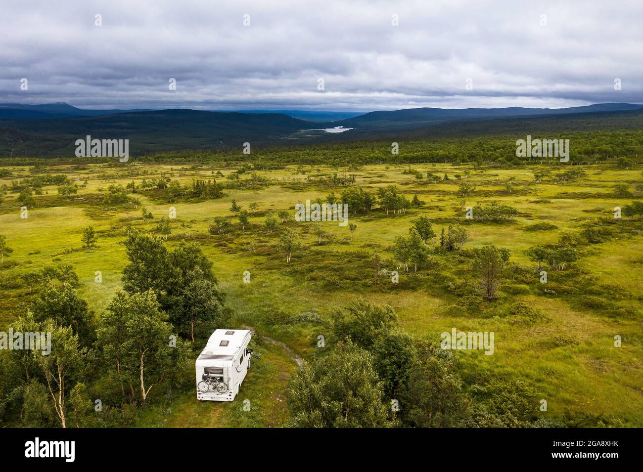 A camper van parked in the Ljungdal mountains (Swedish: Ljungdalsfjällen).  Photo: Helikopterfoto / TT / code 11488 Stock Photo