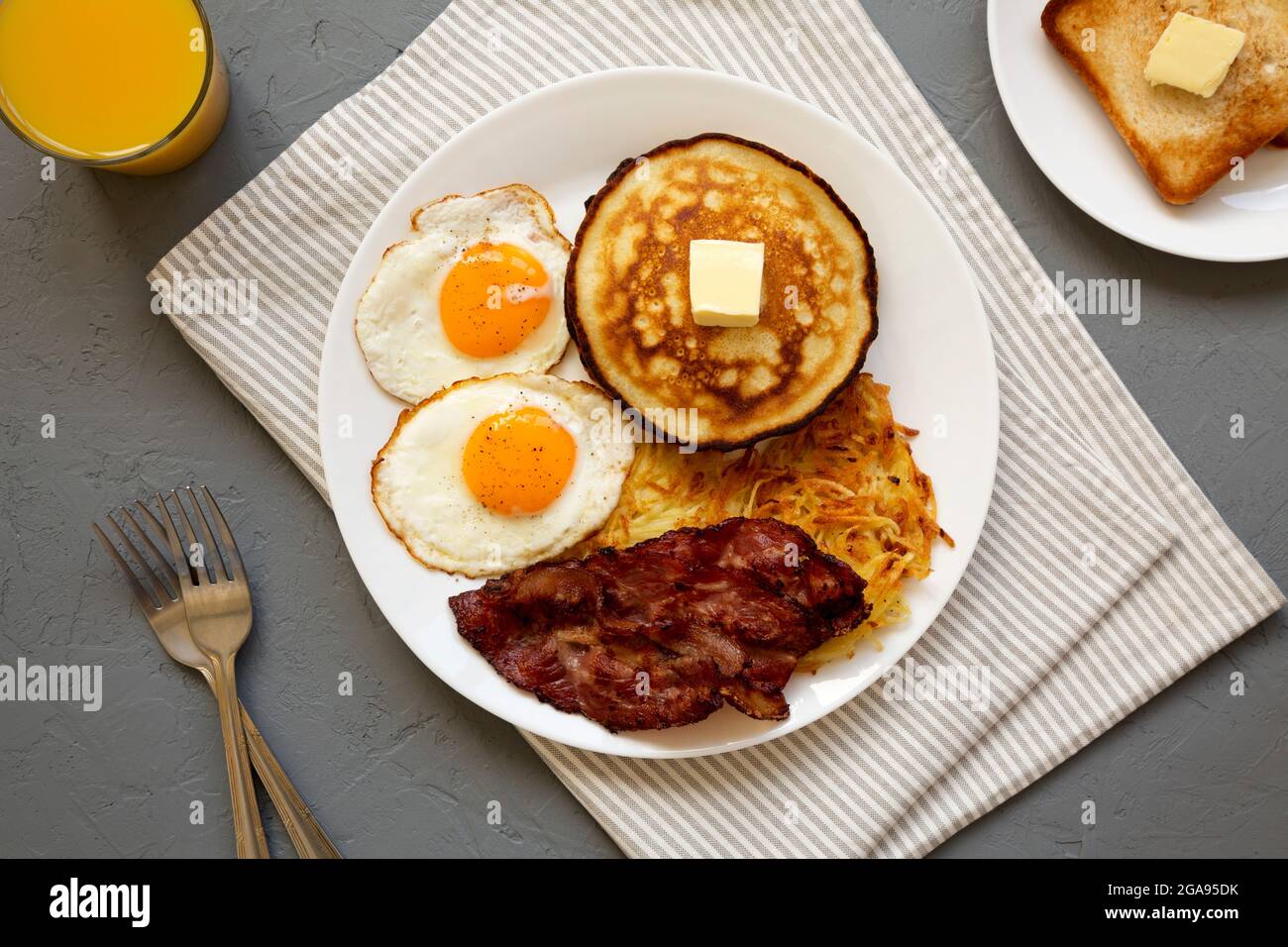 Scrambled eggs bacon pancakes hires stock photography and images Alamy