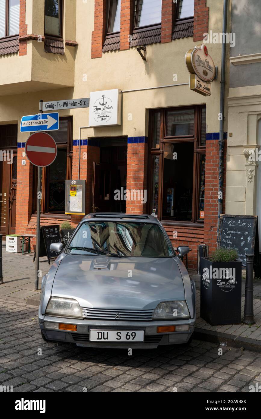 Restaurant, Café zum Anker, crime scene commissioner Horst Schimanski cult pub, original Citroën CX company car of Schimmi, port district Duisburg-Ruh Stock Photo