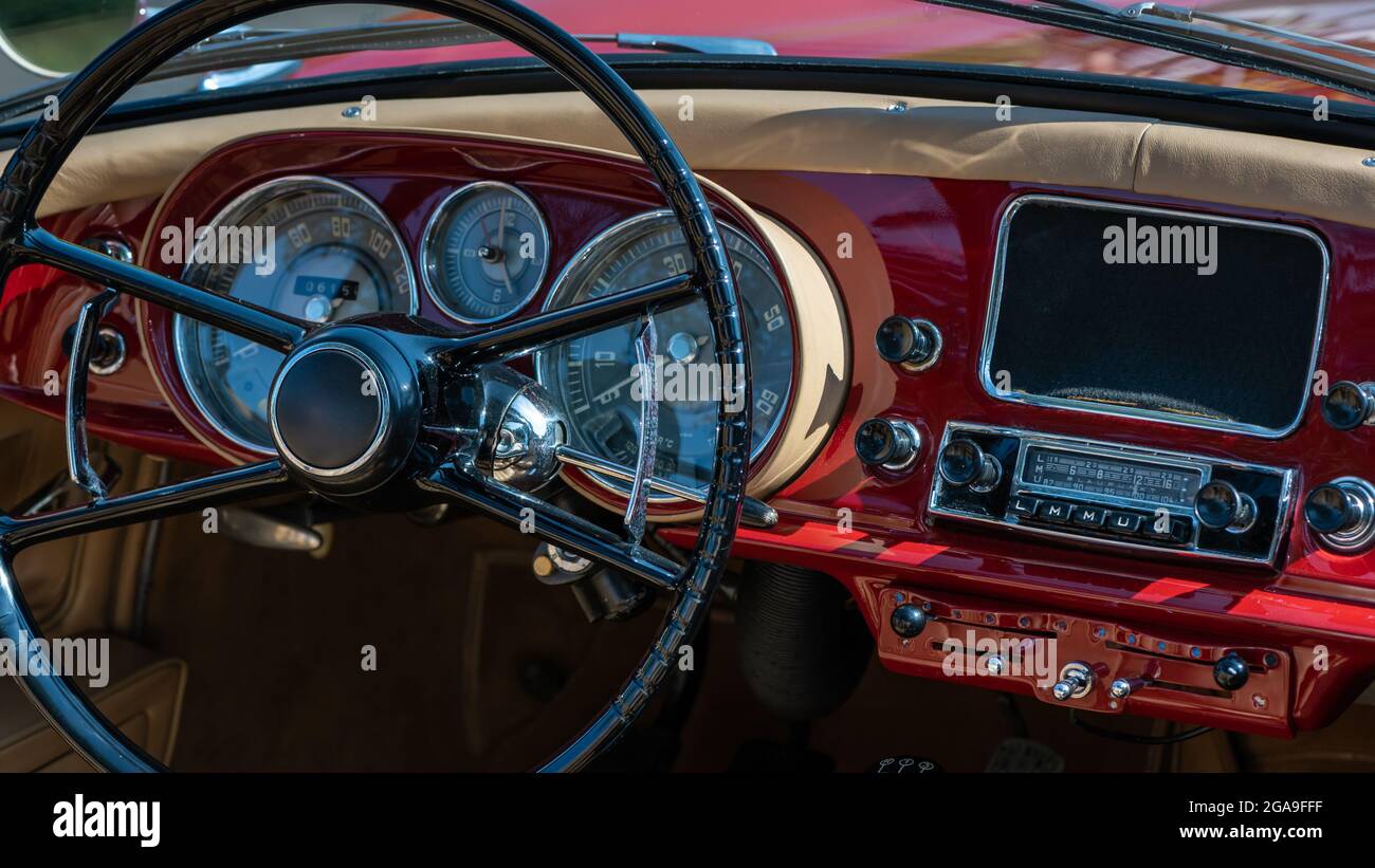 PLYMOUTH, MI/USA - JULY 26, 2021: Close-up of a 1957 BMW 507 dashboard ...