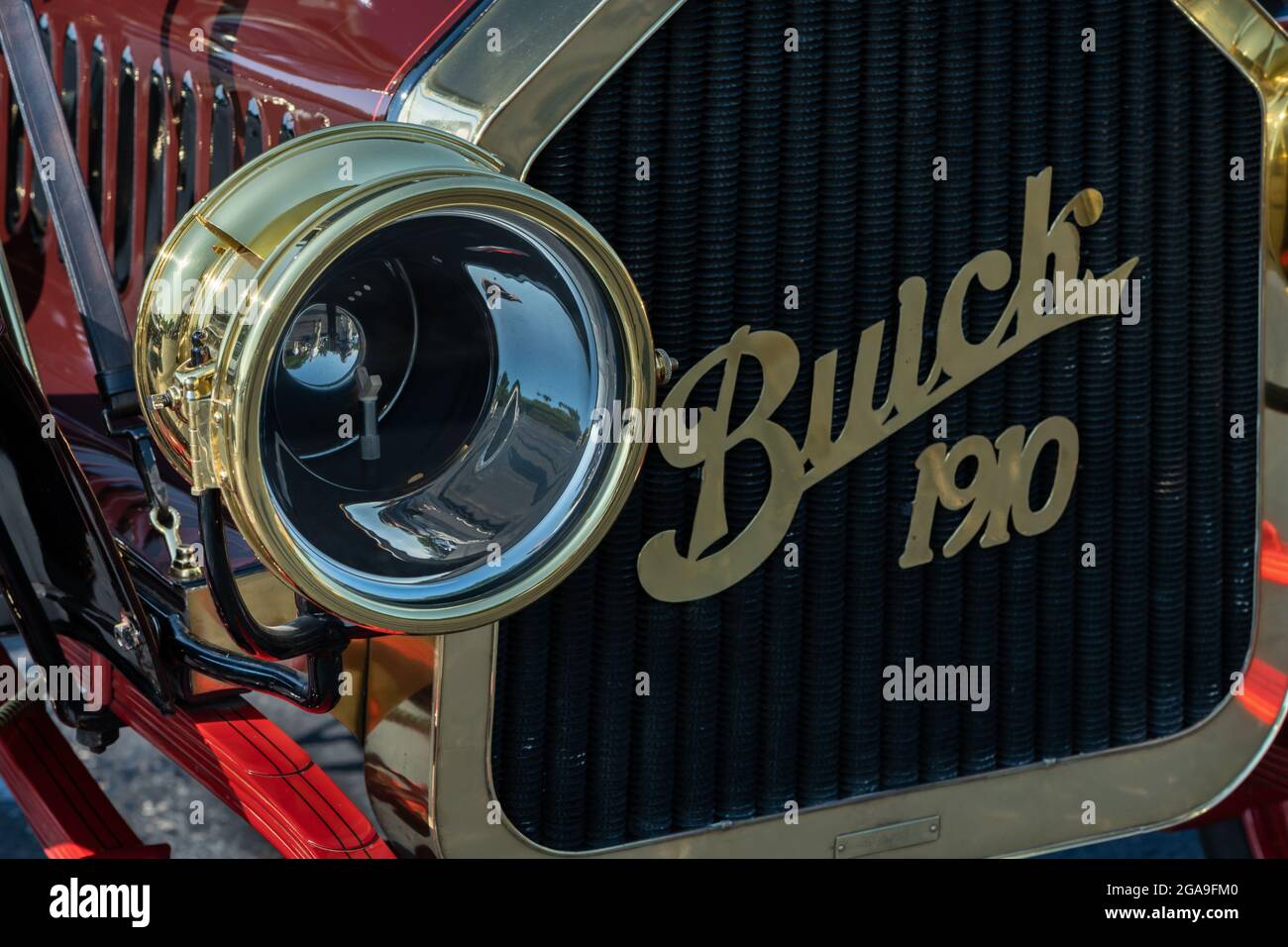 Plymouth Mi Usa July 26 2021 Close Up Of A 1910 Buick Model F Headlight At Concours D Elegance Of America Car Show At The Inn At St John S Stock Photo Alamy