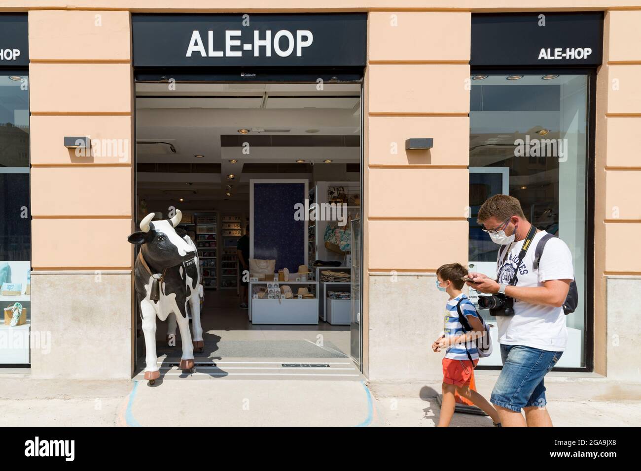 People walk by an Ale-Hop store in Valencia Stock Photo - Alamy