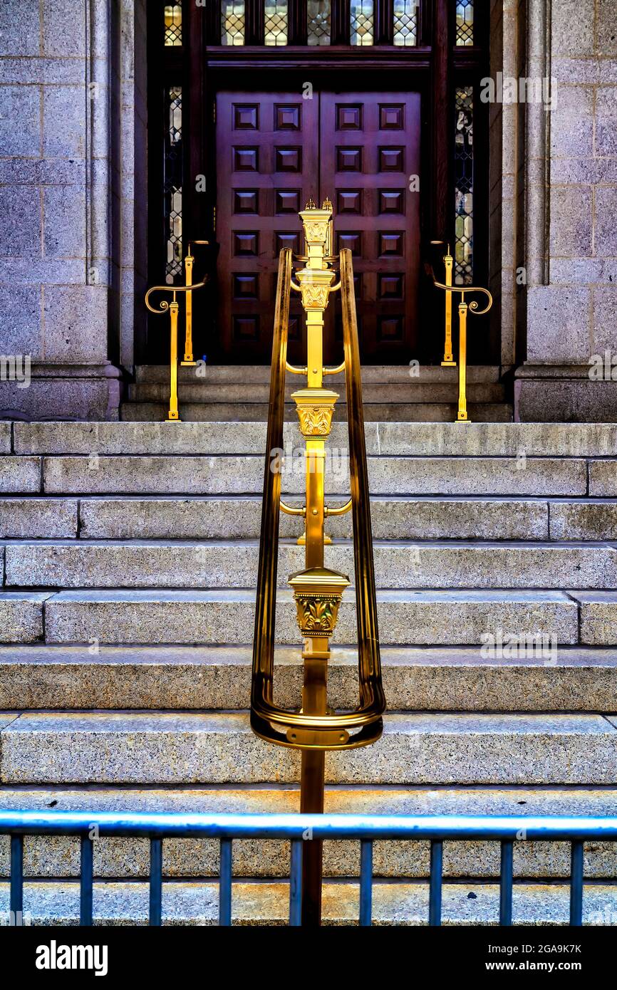 Brass railing hires stock photography and images Alamy