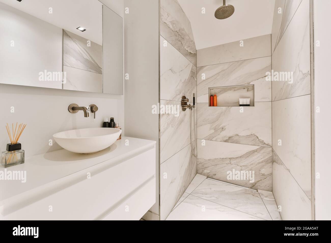 Interior design of beautiful and elegant bathroom Stock Photo - Alamy