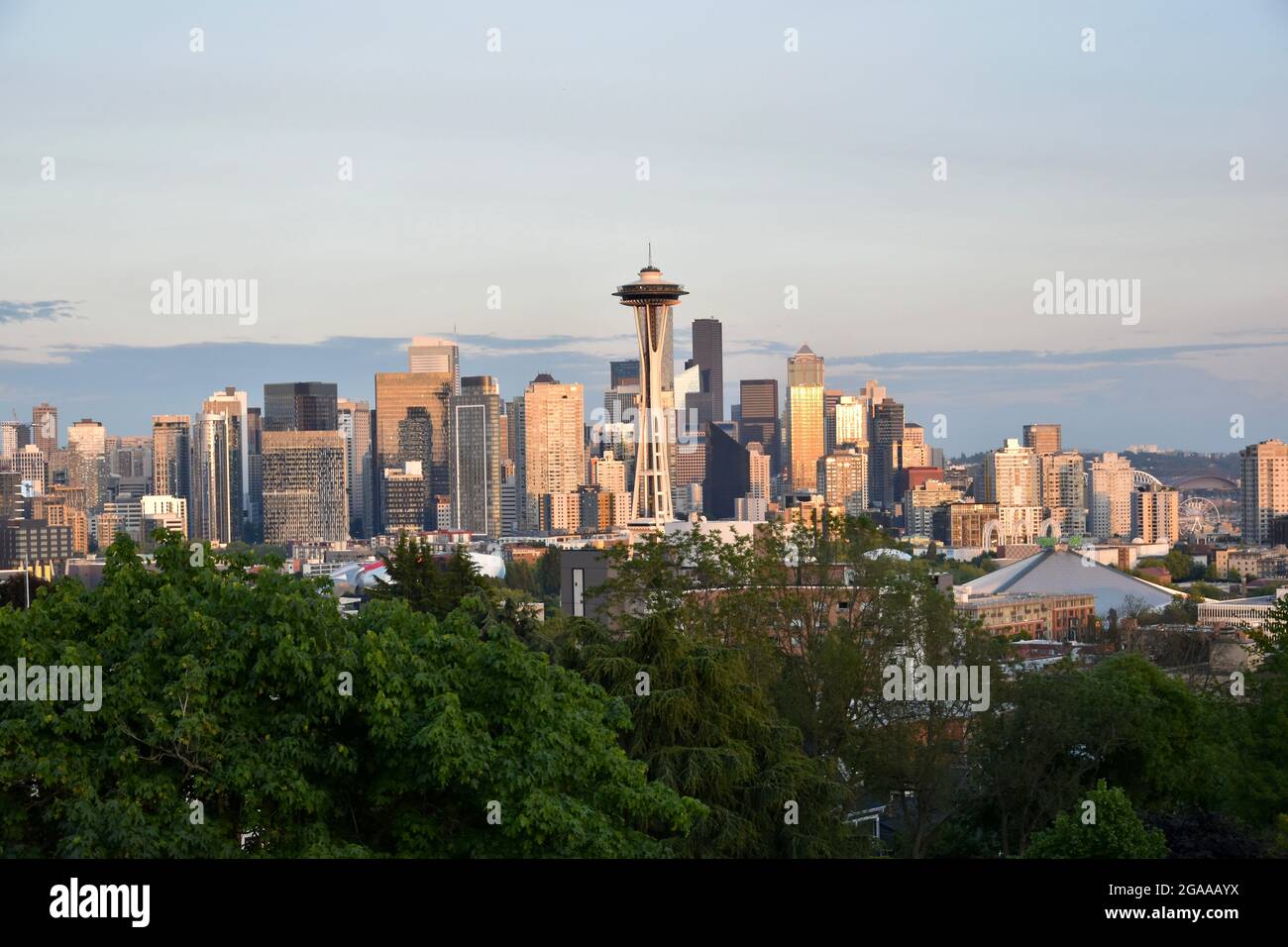 The Seattle skyline seen from Kerry Park at sunset Stock Photo - Alamy