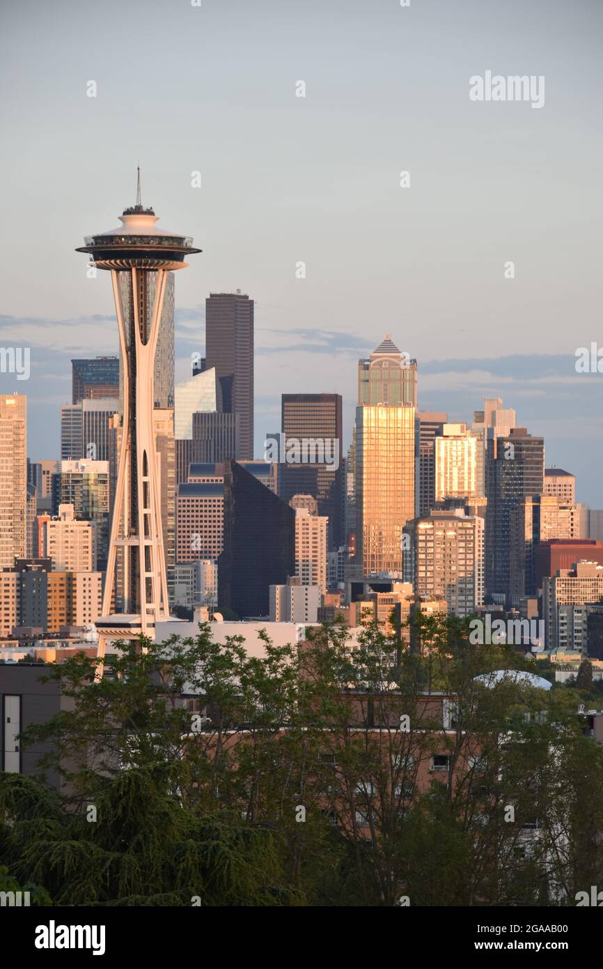 The Seattle skyline seen from Kerry Park at sunset Stock Photo - Alamy