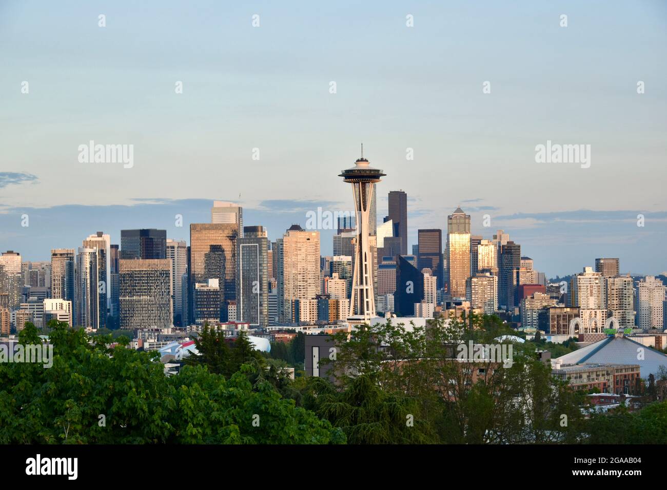 The Seattle skyline seen from Kerry Park at sunset Stock Photo - Alamy