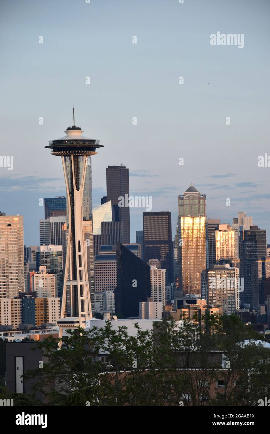 The Seattle skyline seen from Kerry Park at sunset Stock Photo - Alamy