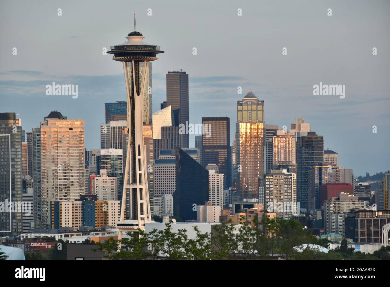 The Seattle skyline seen from Kerry Park at sunset Stock Photo - Alamy