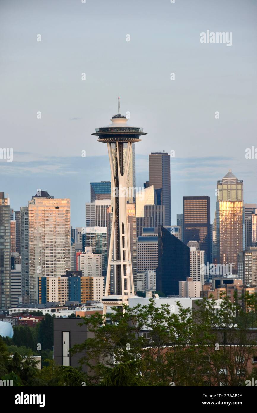 The Seattle skyline seen from Kerry Park at sunset Stock Photo - Alamy