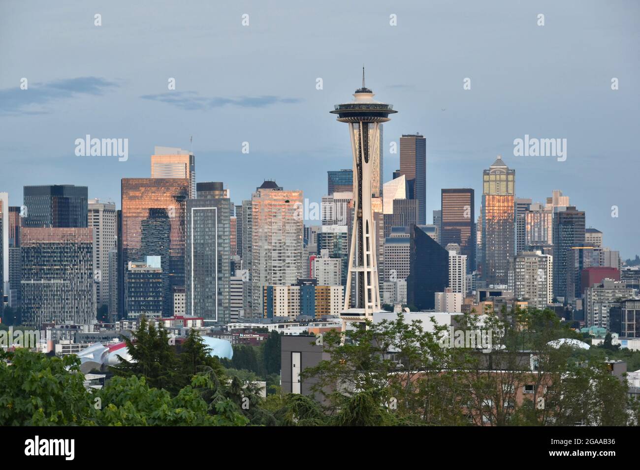 The Seattle skyline seen from Kerry Park at sunset Stock Photo - Alamy