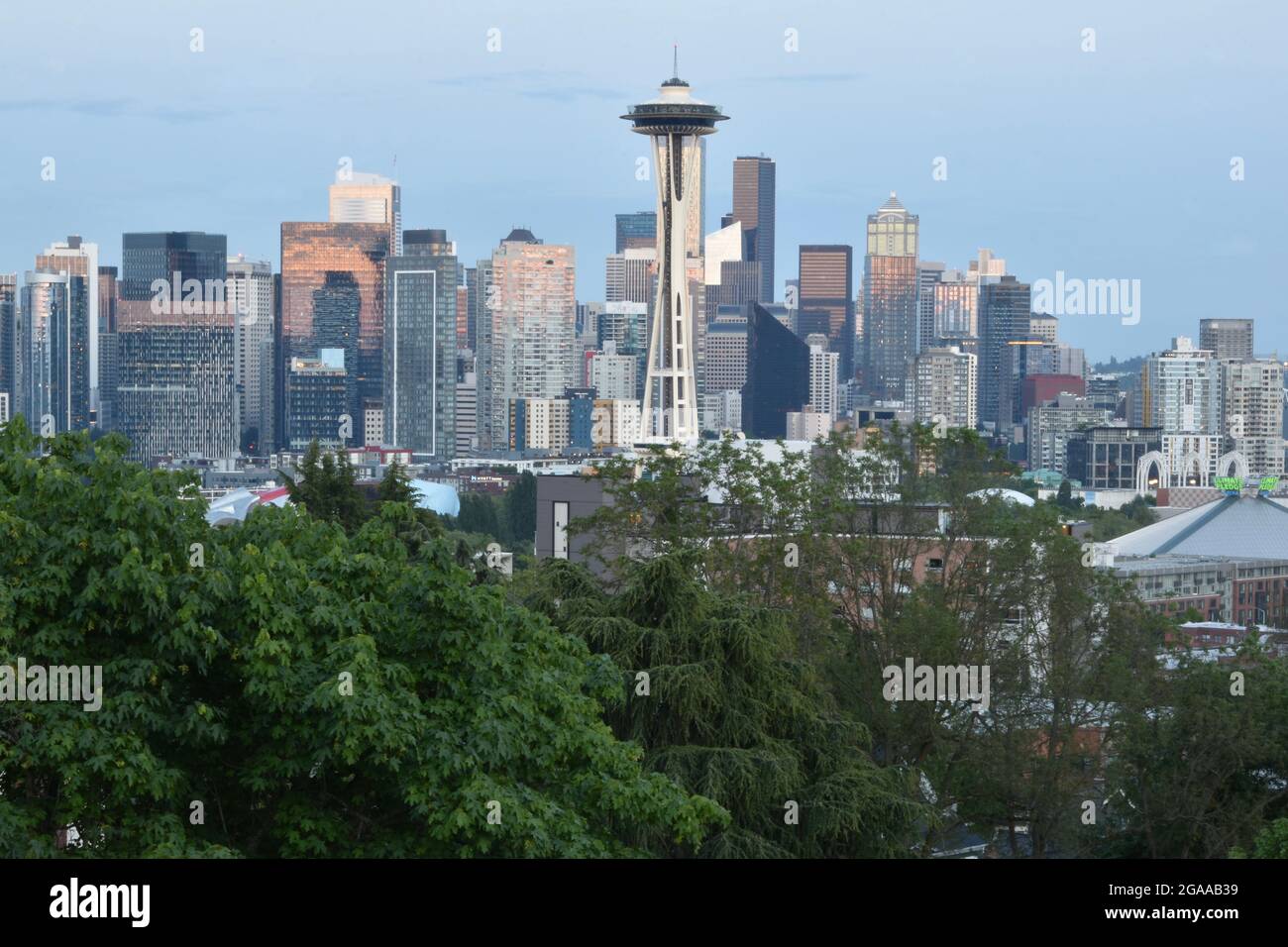 The Seattle skyline seen from Kerry Park at sunset Stock Photo - Alamy
