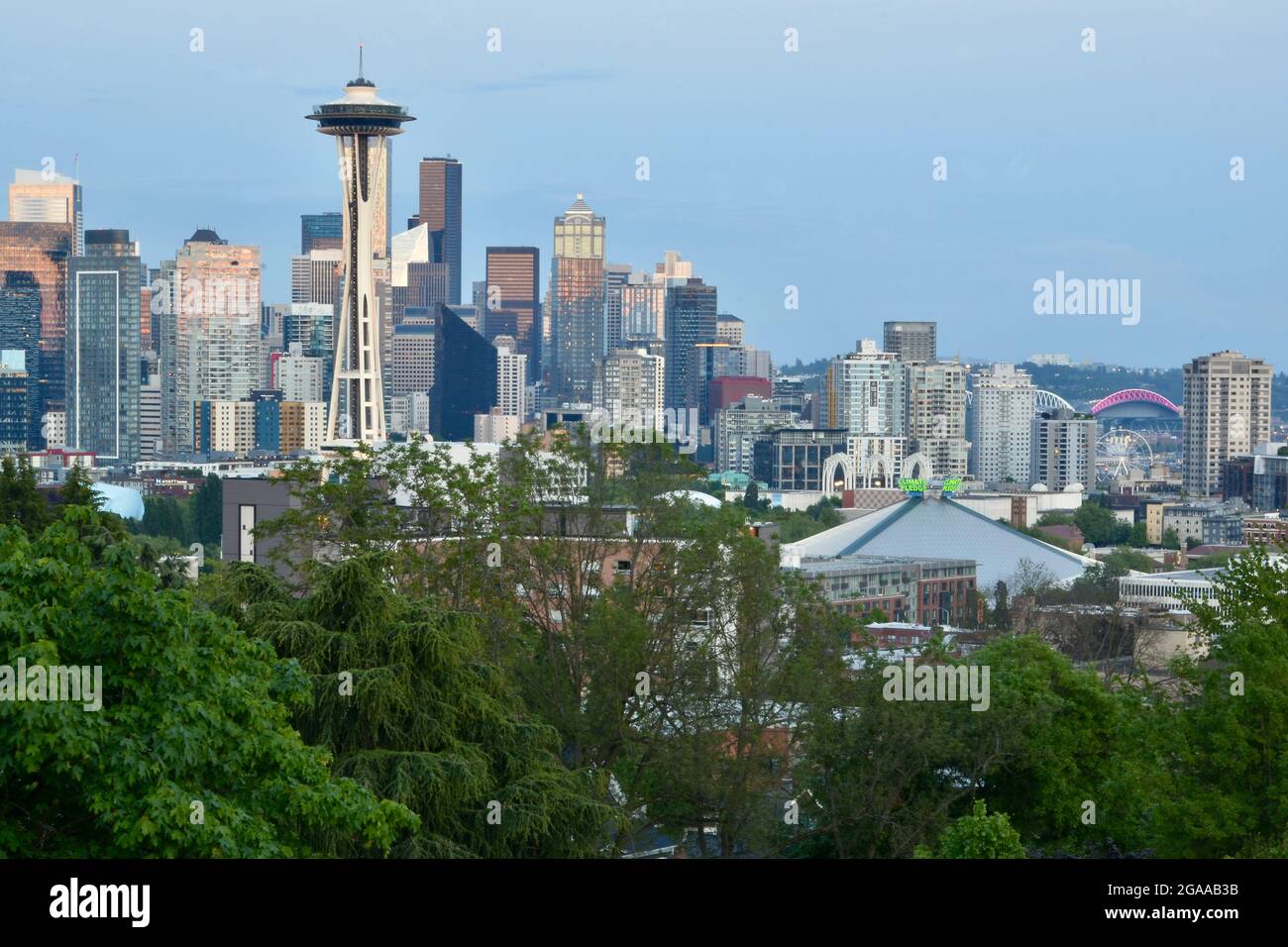 The Seattle skyline seen from Kerry Park at sunset Stock Photo - Alamy