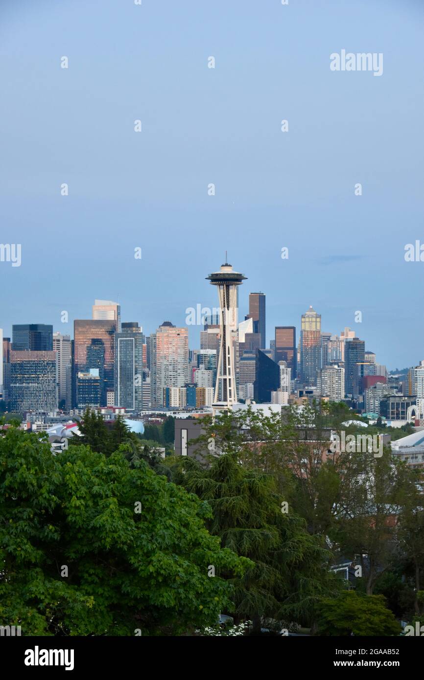 The Seattle skyline seen from Kerry Park at sunset Stock Photo - Alamy