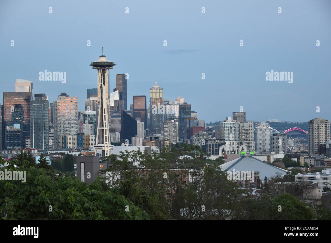 The Seattle skyline seen from Kerry Park at sunset Stock Photo - Alamy