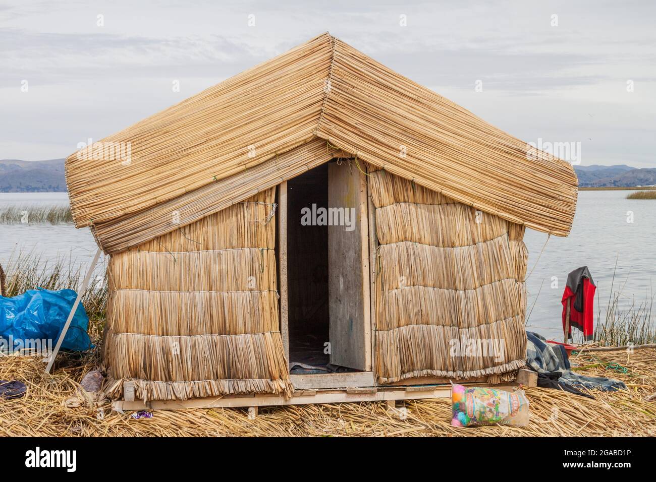 Reed hut at Uros floating islands, Titicaca lake, Peru Stock Photo - Alamy
