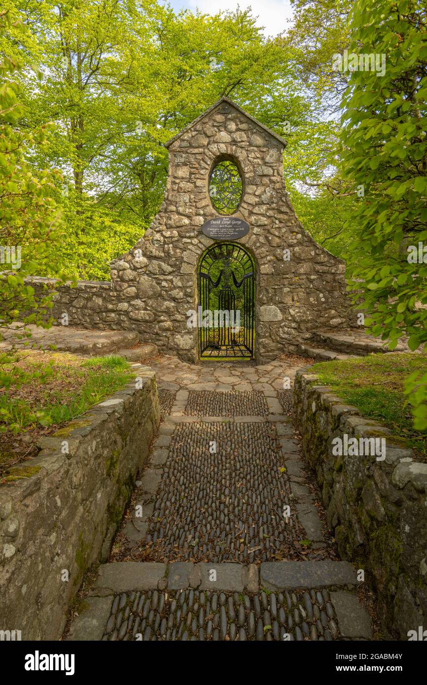 The grave of David Lloyd George, Liberal Prime Minister of United Kingdom. In the woods above the River Afon Dwyfor at Llanystumdwy, North Wales Stock Photo