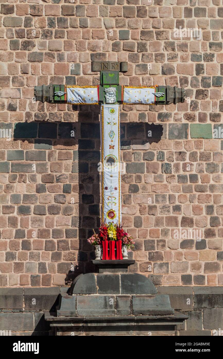 Christian cross in front of convent Santo Domingo in Cuzco, Peru Stock Photo Alamy