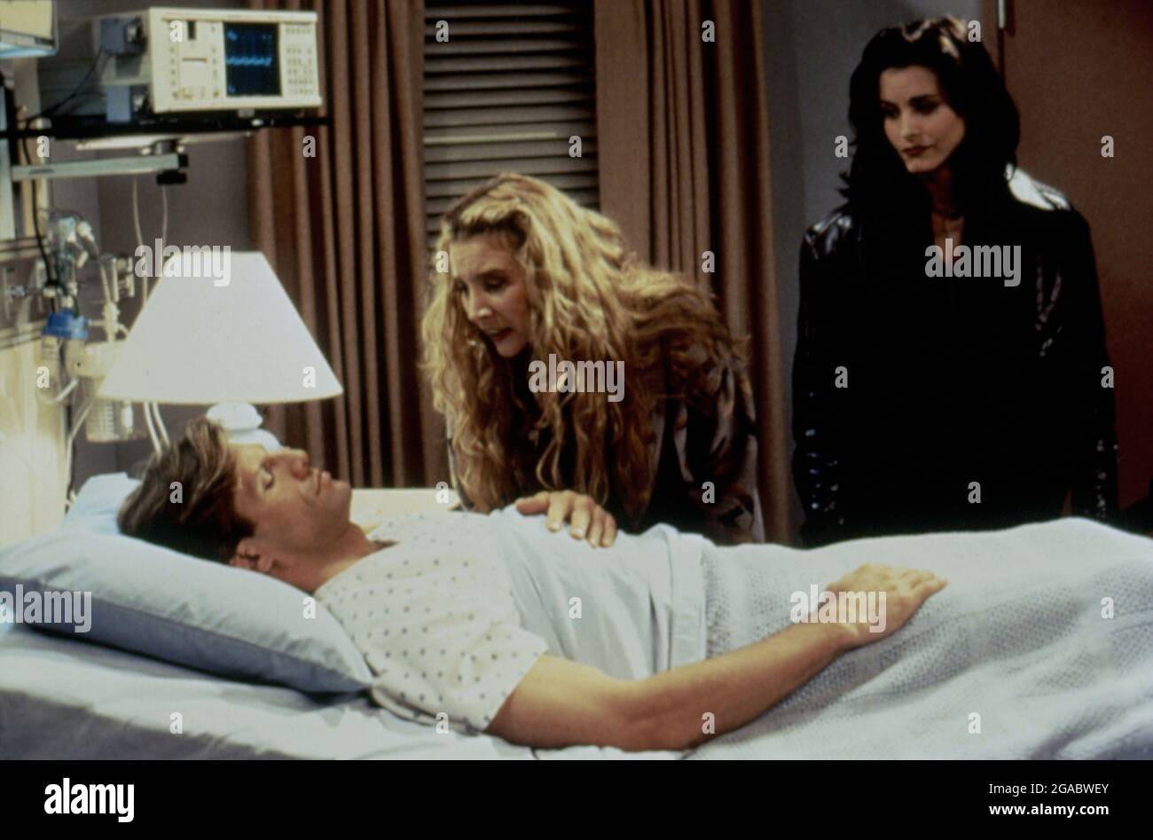 Friends  TV Series 1994 - 2004 USA Created by David Crane, Marta Kauffman Season 1, episode 11 : The One with Mrs. Bing David Sederholm, Courteney Cox , Lisa Kudrow Stock Photo