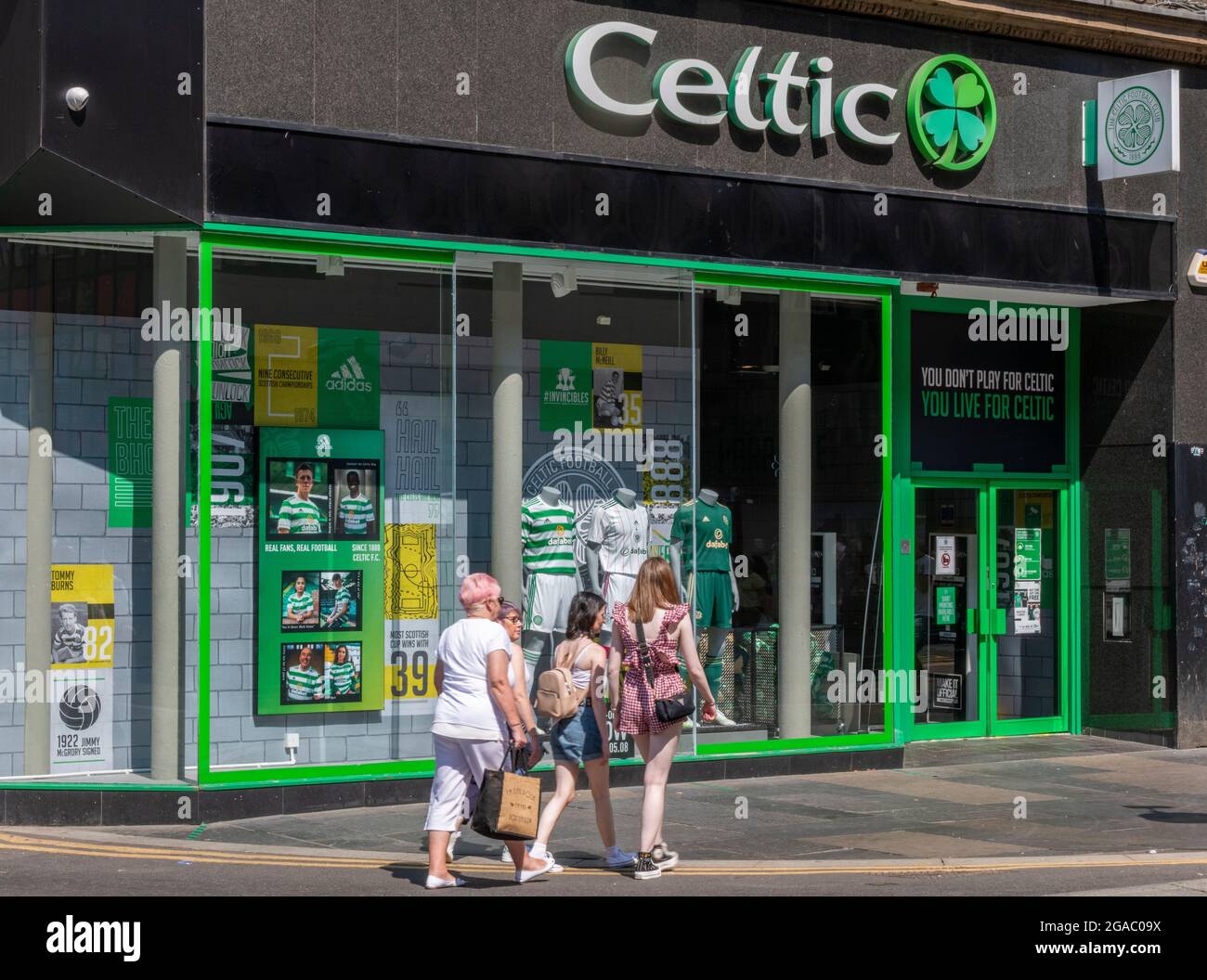 celtic supporters shop, scottish football, scotland football teams, celtic  rangers, fans shop for celtic football club, celtic football supporters  Stock Photo - Alamy