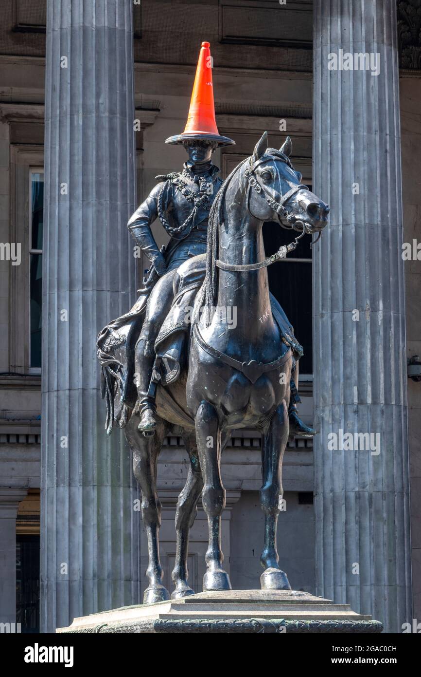 glasgow museum of modern art, glasgow city centre, statue of the duke