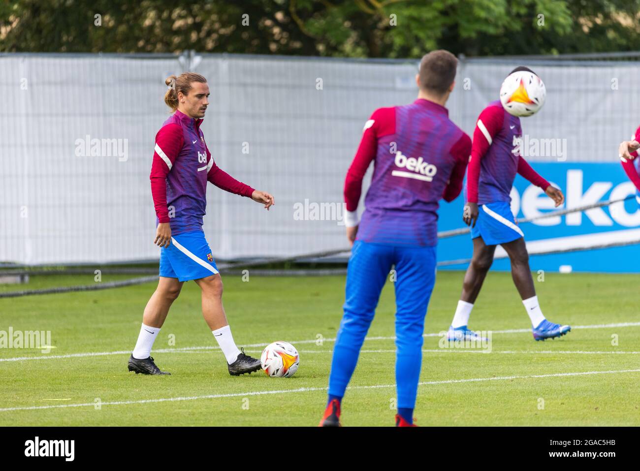 Donaueschingen Germany 30th July 21 Football Fc Barcelona Training Camp At The Sv sen Sports Field Antoine Griezmann L Fc Barcelona Player Trains On The Sports Field The First Team Of Fc Donaueschingen Germany 30th July 21 Football Fc Barcelona Training Camp At The Sv sen Sports Field Antoine Griezmann L Fc Barcelona Player Trains On The Sports Field The First Team Of Fc