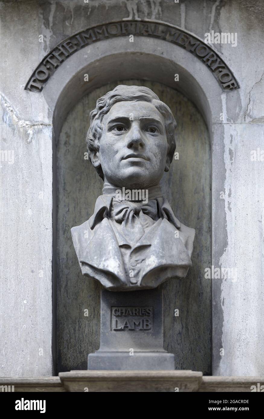 London, England, UK. Gitspur Street: Bust (1934) of Charles Lamb (1775-1834) English author. 'To the immortal memory of Charles Lamb. Perhaps the most Stock Photo