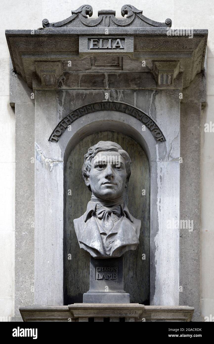 London, England, UK. Gitspur Street: Bust (1934) of Charles Lamb (1775-1834) English author. 'To the immortal memory of Charles Lamb. Perhaps the most Stock Photo