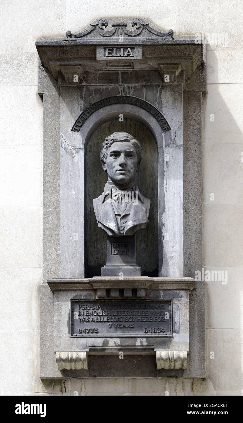 London, England, UK. Gitspur Street: Bust (1934) of Charles Lamb (1775-1834) English author. 'To the immortal memory of Charles Lamb. Perhaps the most Stock Photo