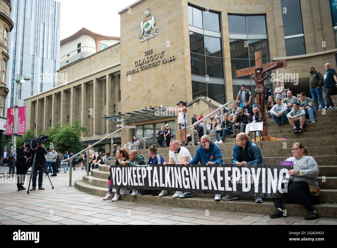 Glasgow, Scotland, UK. 30th July, 2021. PICTURED: People speaking about their experiences of steps of Buchanan Street. Drug deaths in Scotland have increased to a new record peak for the seventh year in a row, according to “horrifying and heartbreaking” figures published today. The “shocking” news that 1,339 people died from drugs in 2020 means that Scotland's drug death rate remains by far the worst in Europe. Credit: Colin Fisher/Alamy Live News Stock Photo