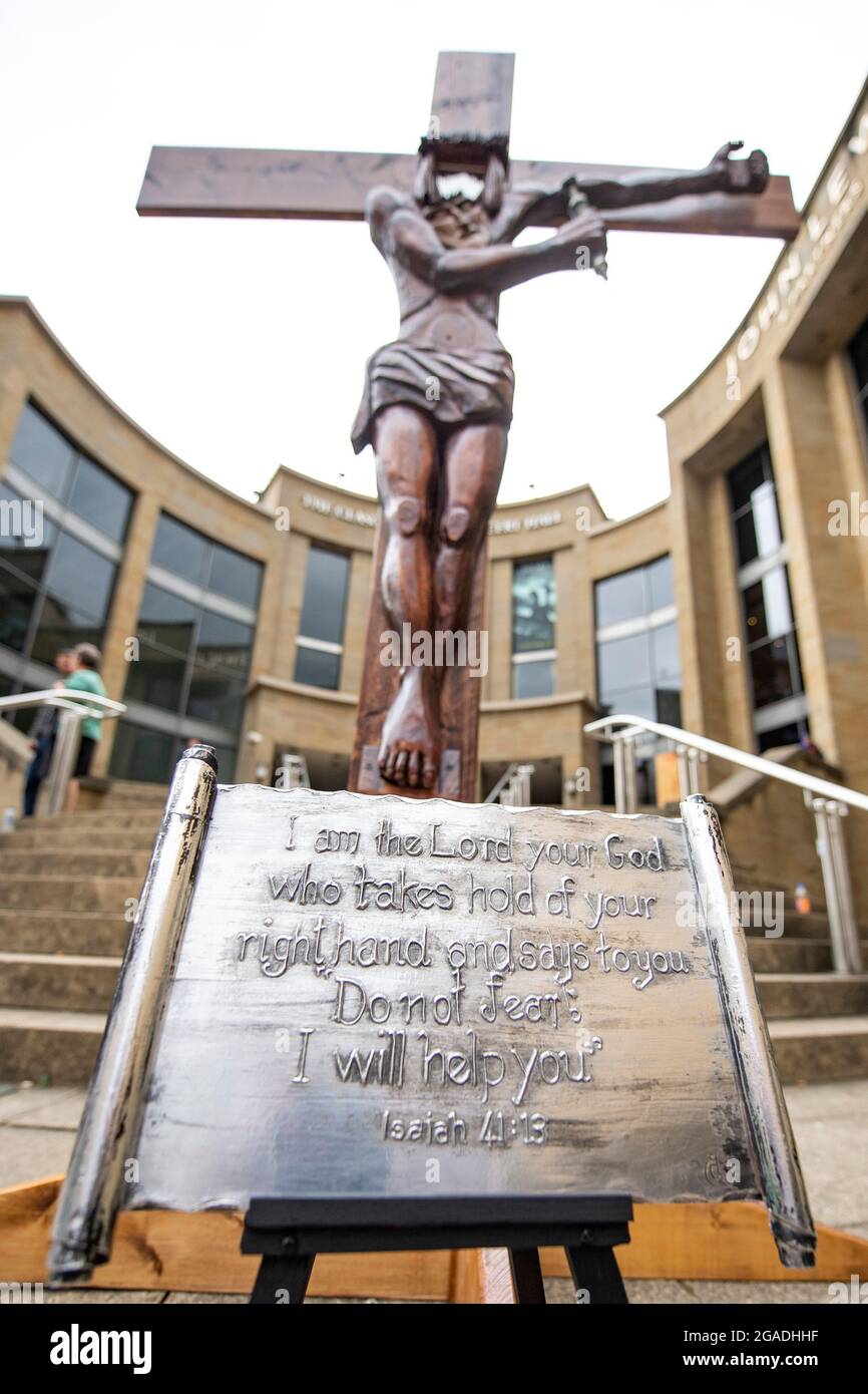 Glasgow, Scotland, UK. 30th July, 2021. PICTURED: People speaking about their experiences of steps of Buchanan Street. Drug deaths in Scotland have increased to a new record peak for the seventh year in a row, according to “horrifying and heartbreaking” figures published today. The “shocking” news that 1,339 people died from drugs in 2020 means that Scotland's drug death rate remains by far the worst in Europe. Credit: Colin Fisher/Alamy Live News Stock Photo