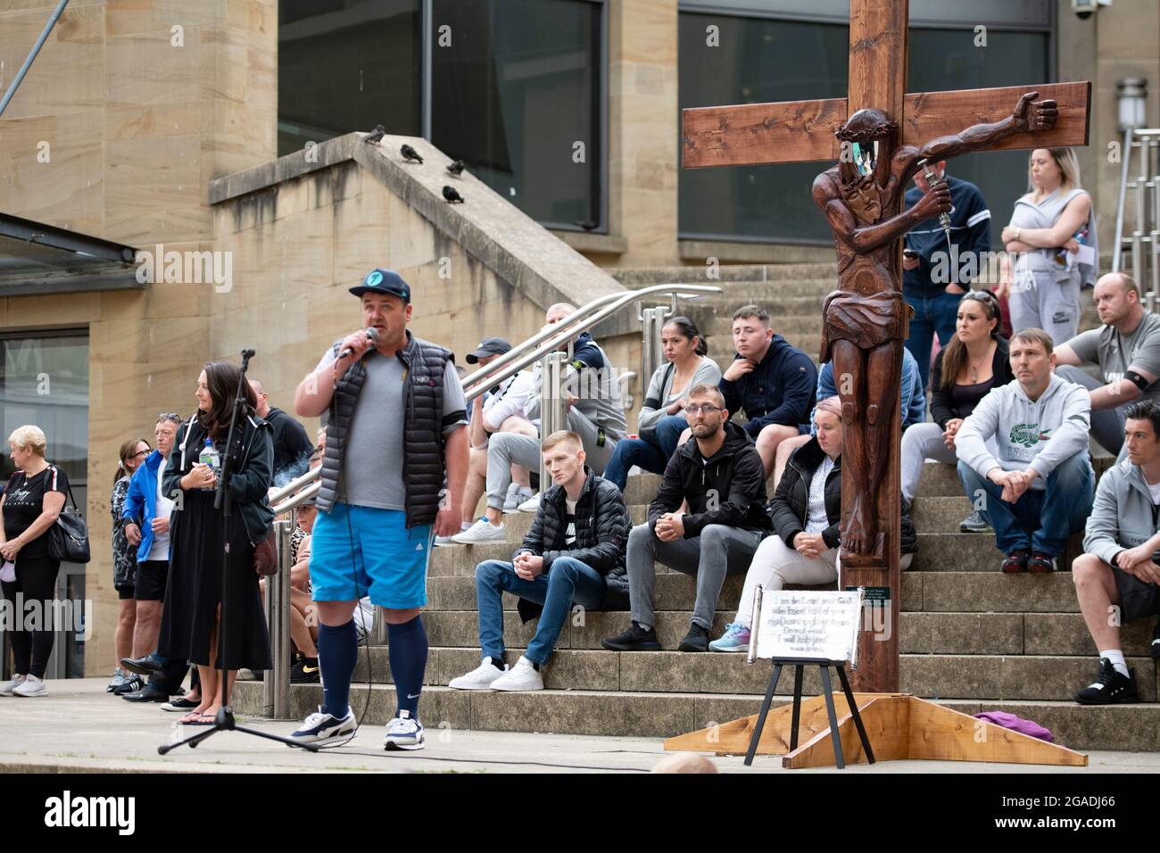 Glasgow, Scotland, UK. 30th July, 2021. PICTURED: People speaking about their experiences of steps of Buchanan Street. Drug deaths in Scotland have increased to a new record peak for the seventh year in a row, according to “horrifying and heartbreaking” figures published today. The “shocking” news that 1,339 people died from drugs in 2020 means that Scotland's drug death rate remains by far the worst in Europe. Credit: Colin Fisher/Alamy Live News Stock Photo