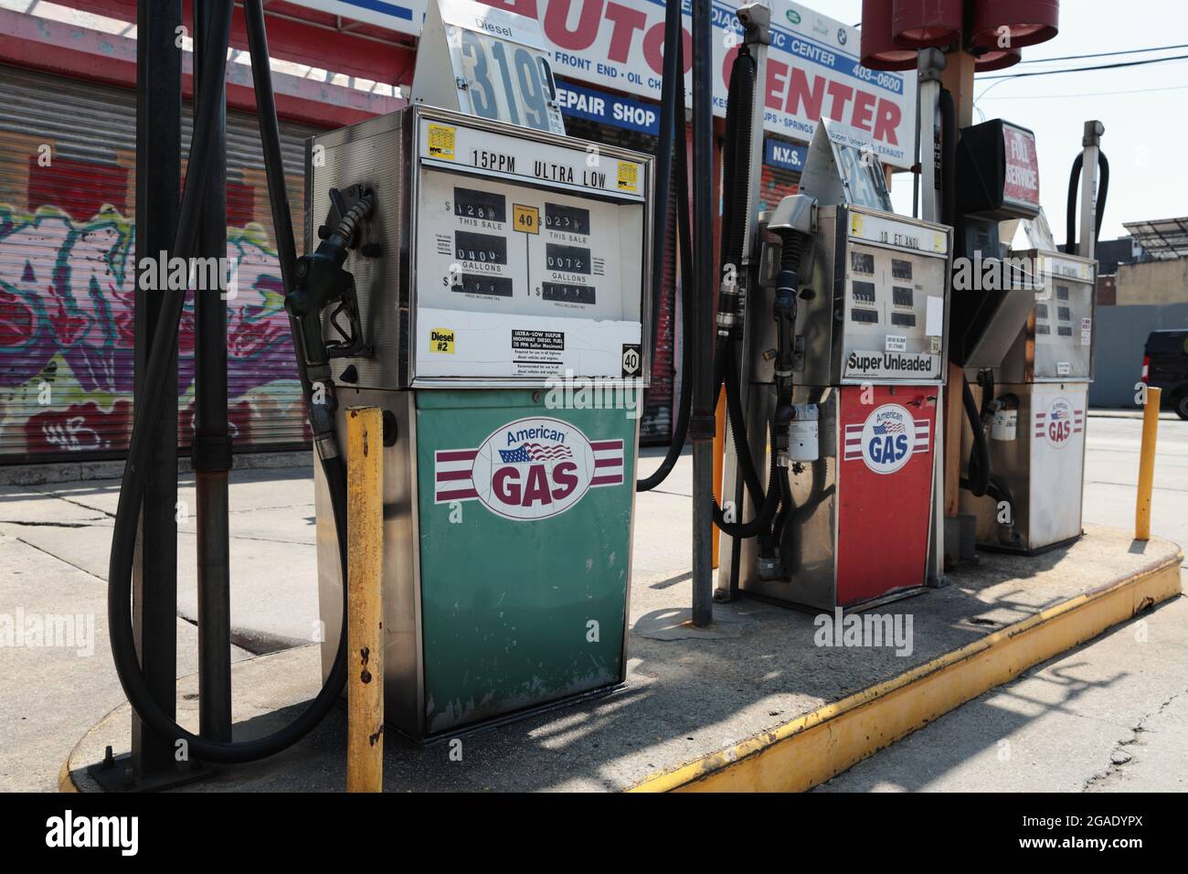 Vintage american petrol station hires stock photography and images Alamy
