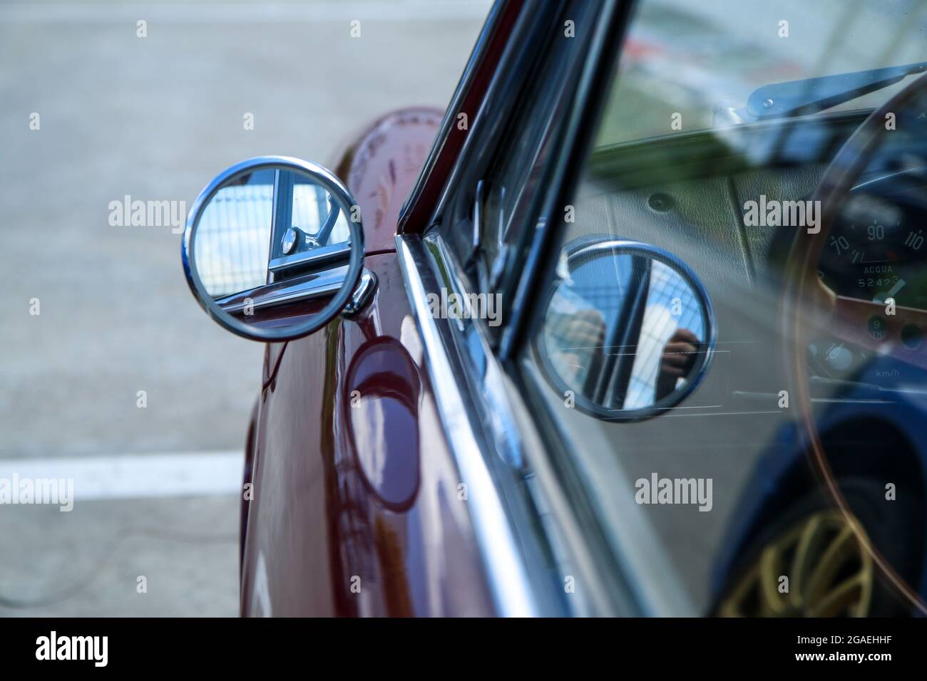 Shiny side mirror old car hi res stock photography and images Alamy