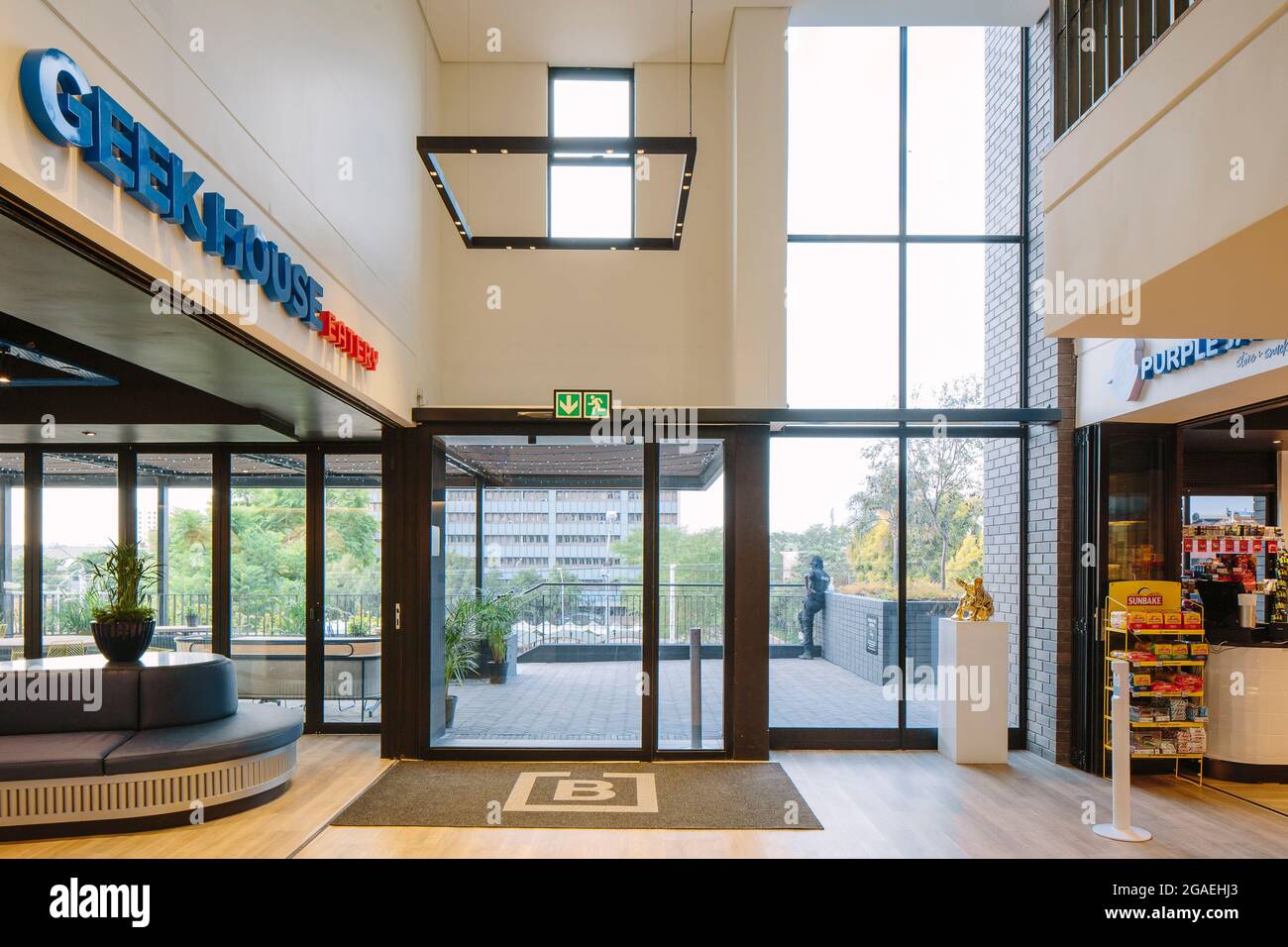 Entrance foyer. Brooklyn House, Pretoria, South Africa. Architect