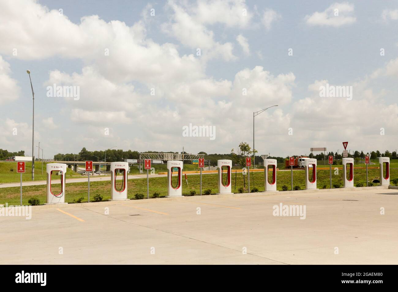 Usa 27th July 21 In Southern Missouri Off An I 40 Highway Ramp At A Kum Go Gas Station Is A Tesla Supercharger Station Shown Here On July 27 21 Tesla Owns