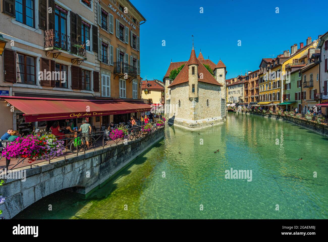 The old prisons of the city of Annecy have now become a tourist attraction. Along the canals, cafes and restaurants abound. Annecy, Haute-Savoie, Stock Photo