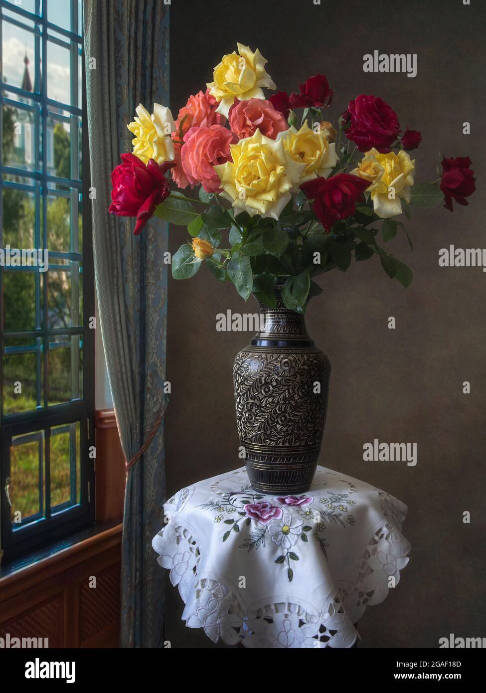 Still life with a luxurious bouquet of garden roses Stock Photo - Alamy