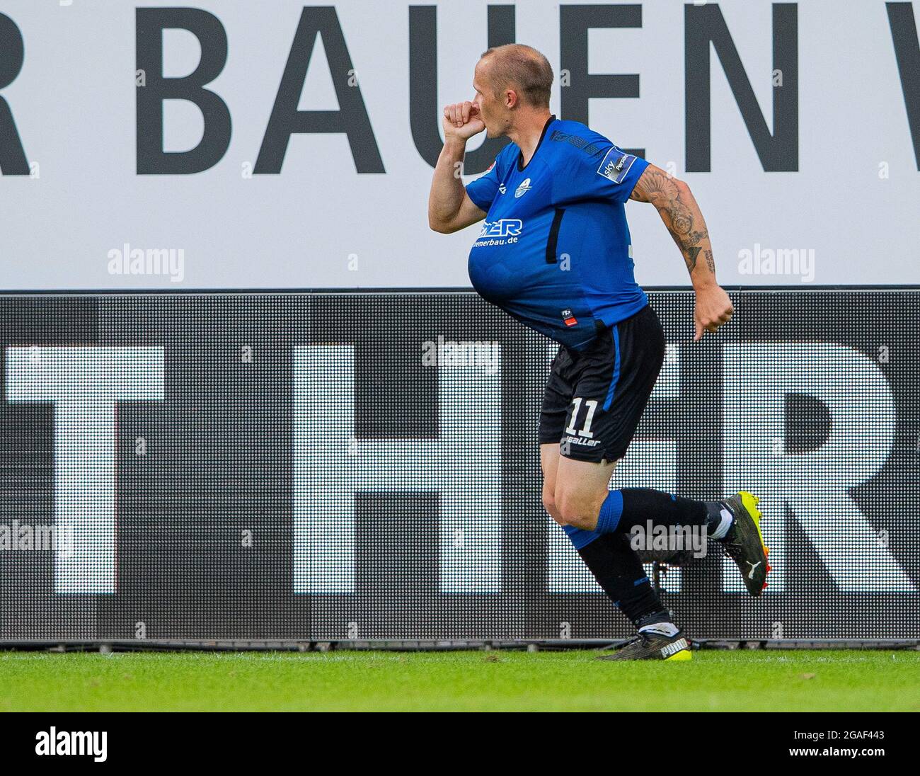 Paderborn, Germany. 30th July, 2021. Soccer: 2nd Bundesliga, SC Paderborn  07 - 1. FC Nürnberg, Matchday 2. Paderborn's Sven Michel celebrates the  goal with the ball under his jersey to make it