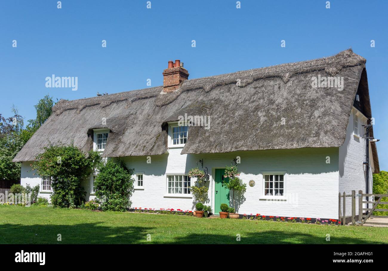 Thatched cottage, The Brook, Histon, Histon and Impington, Cambridgeshire, England, United Kingdom Stock Photo