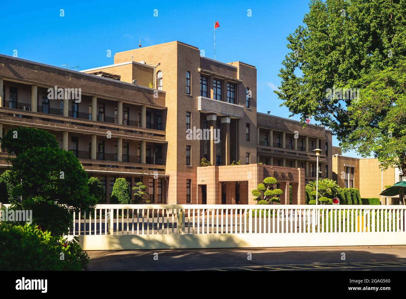 Executive Yuan, the executive branch of the government of taiwan in taipei. Translation: Executive Yuan Stock Photo