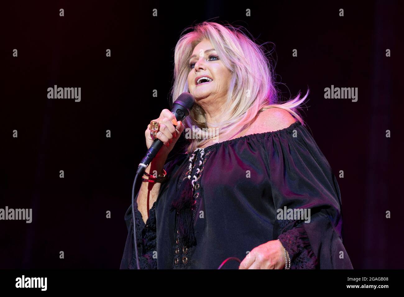 Madrid, Spain. 30th July, 2021. Singer Bonnie Tyler (Gaynor Hopkins?) performs live during a music concert at the Hipodromo de la Zarzuela in Madrid.This performance by Gaynor Hopkins, better known as Bonnie Tyler, is part of the Push Play Festival 2021. (Photo by Atilano Garcia/SOPA Images/Sipa USA) Credit: Sipa USA/Alamy Live News Stock Photo