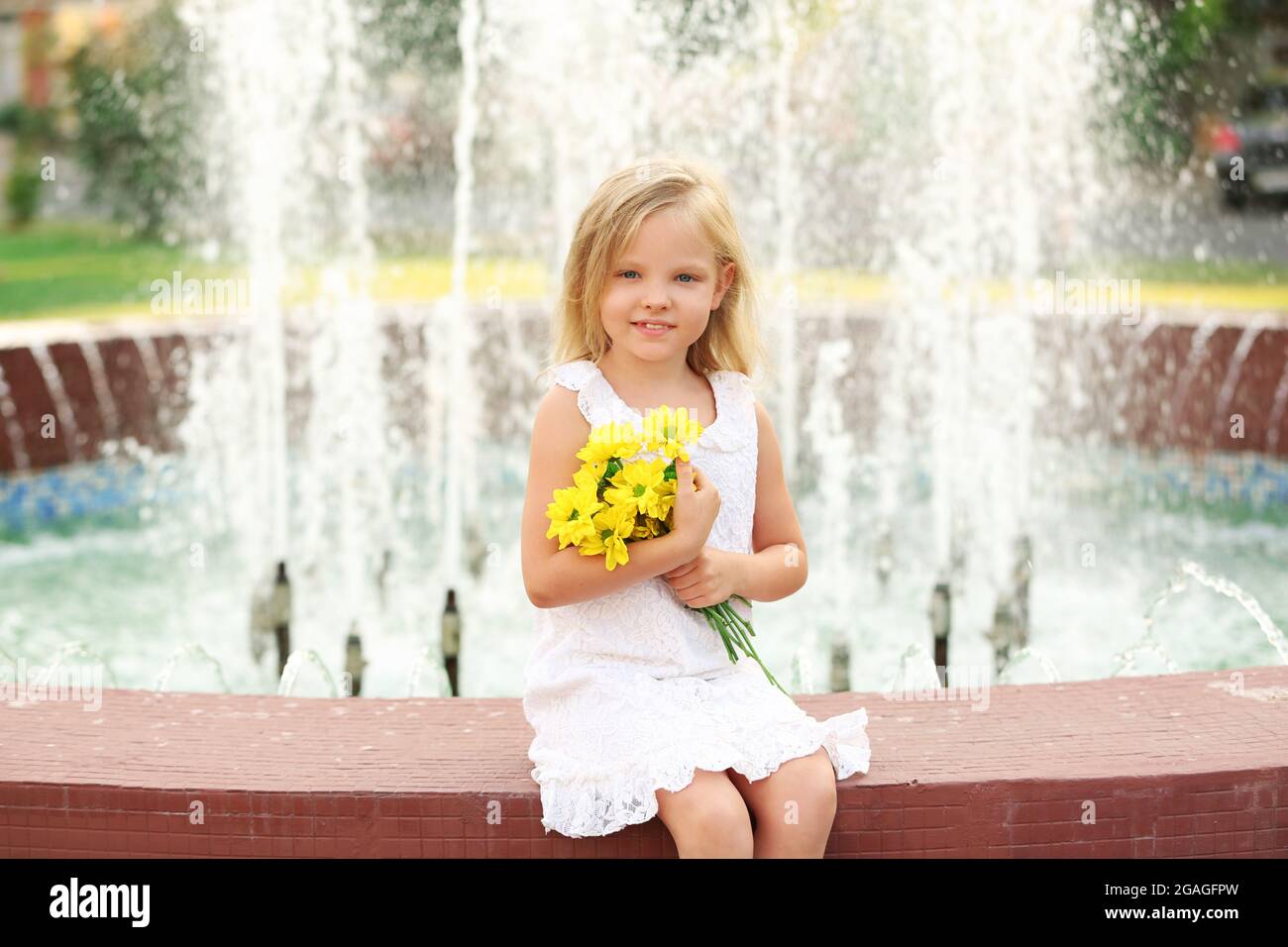 Happy girl on fountain background Stock Photo - Alamy