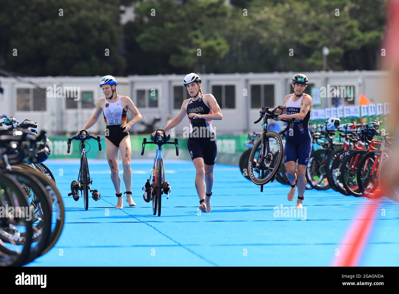 Tokyo, Japan. 31st July, 2021. Jessica LEARMONTH (GBR) in the Bicycle transition area Triathlon : Mixed Relay during the Tokyo 2020 Olympic Games at the Odaiba Marine Park in Tokyo, Japan . Credit: Daisuke Asauchi/AFLO SPORT/Alamy Live News Stock Photo