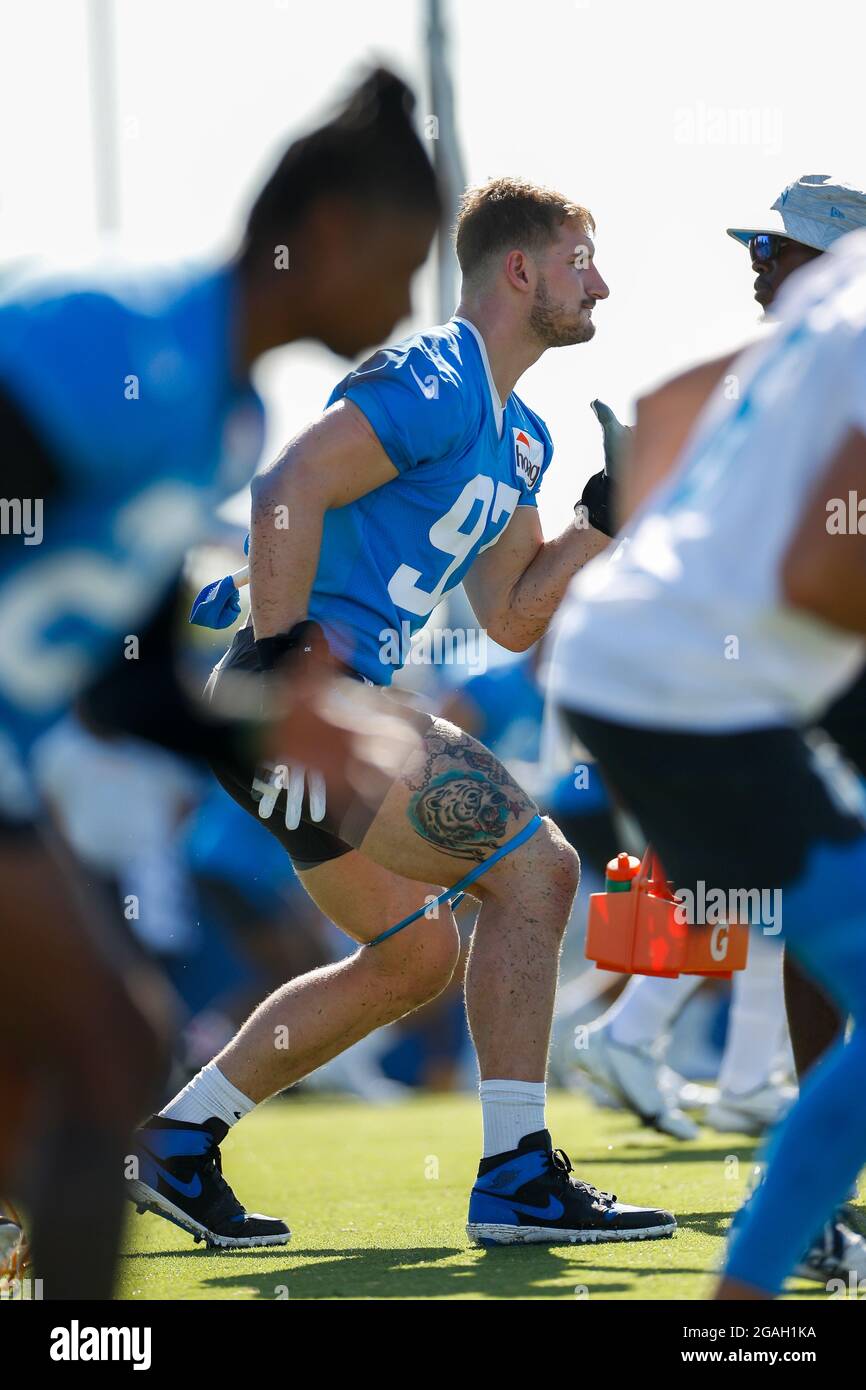 Joey Bosa's Pre-workout Mobility Drill - Muscle & Fitness