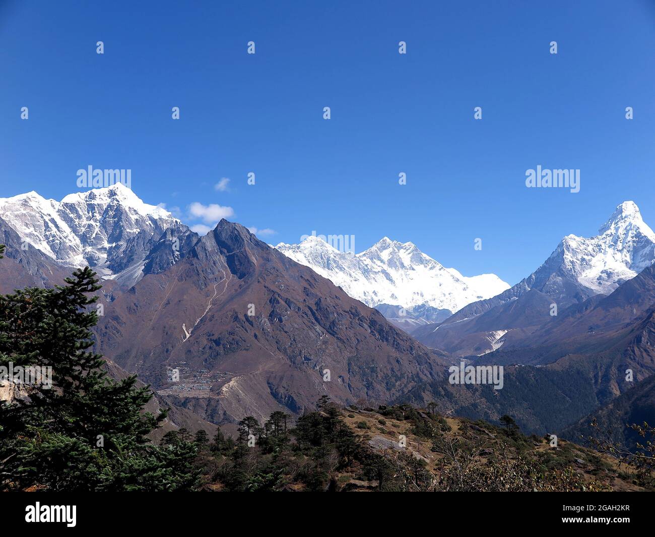 Panoramic view of Great Himalayan range behind Phortse village, with snow-capped peaks of Taboche, Everest, Lhotse & Ama Dablam, Solu Khumbu, Sagarmat Stock Photo