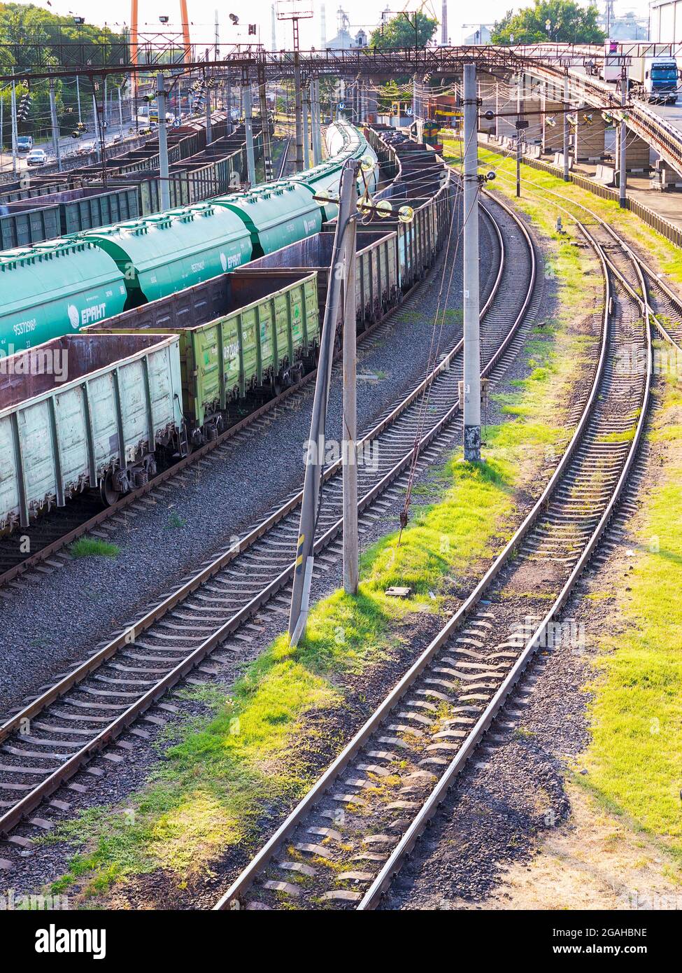 Queue rail platform hi-res stock photography and images - Alamy